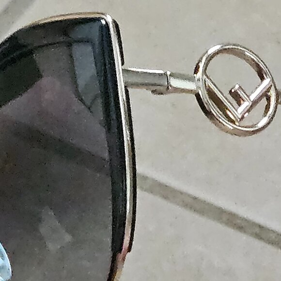 NWOT FENDI BUTTERFLY ITALY BLACK GOLD CAT EYE METAL F LOGO OVERSIZED SUNGLASSES main image 11